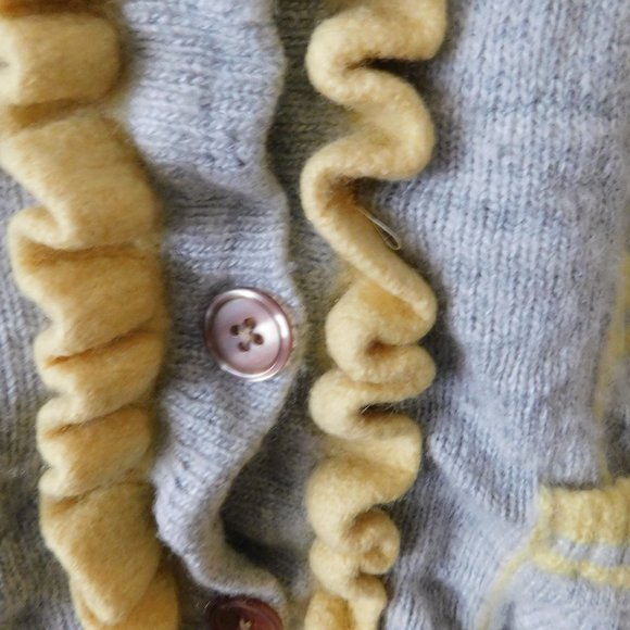 🐻 Vintage Yellow Gray Ruffle Cardigan 🌳🍃 - Picture 6 of 9
